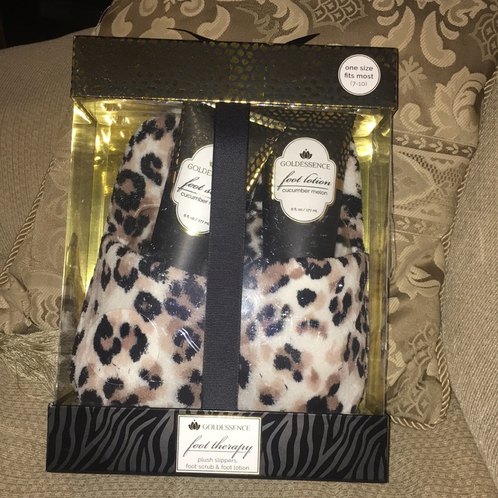 🐾 NWT Goldessence Foot Therapy Gift Set